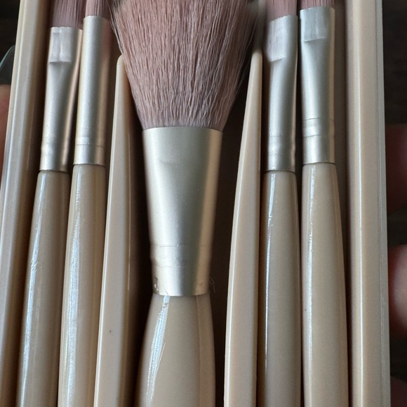 NWT Travel Brush Set In Hard Case - Picture 5 of 5
